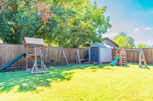 Bluedoor On Aspen Bbq Grill Kids Playground in Corinth, USA