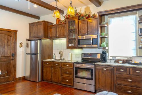 German Escape Balcony Patio In Downtown Muenster in Muenster (TX)