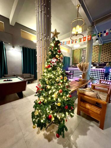 You Empire Hostel & Bar in Paksé