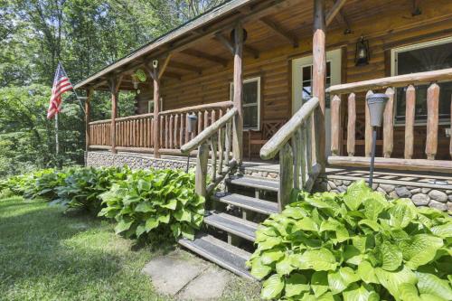 Dukes Getaway at Big Branch #00805,Hocking Hills Cabin with Private Pond, Pet-Friendly in Logan, USA