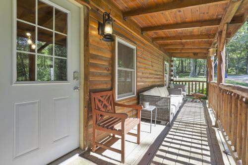 Dukes Getaway at Big Branch #00805,Hocking Hills Cabin with Private Pond, Pet-Friendly in Logan, USA