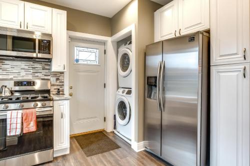 Cozy Chicago Apartment - Kids and Pets Welcome! - image 12