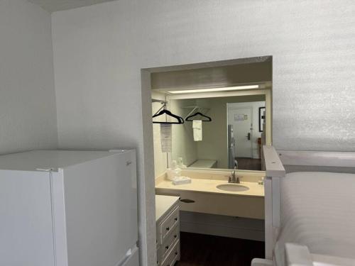 Waterfront Room, Heated Pool, Tiki Bar & Grill ! in Sarasota, USA