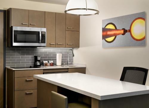 Hyatt House LA - University Medical Center - image 10