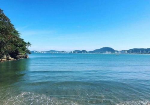 Ap GUARUJÁ ENSEADA TORTUGA BEIRA MAR 12 – khách sạn tại Tortuga