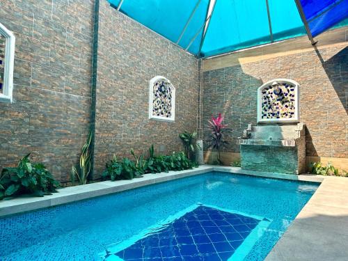 Tropical Inn Hotel