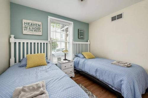Gorgeous Waterfront Condo with Lake Access & Views in Tilton, USA