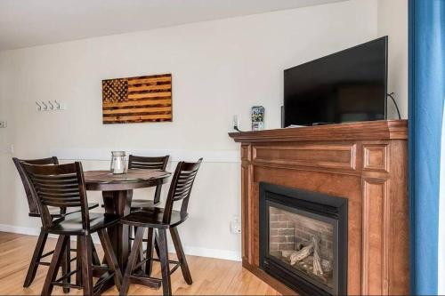 Gorgeous Waterfront Condo with Lake Access & Views in Tilton, USA