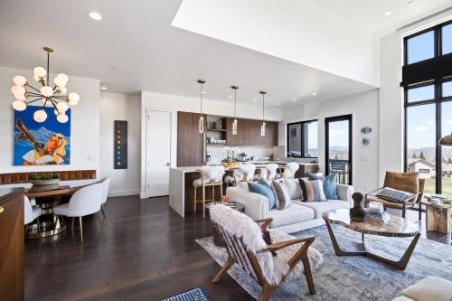 Walk to Gondola, Heated Pool, Luxury Interiors, 2 Car Garage, Sleeps 12, Spacious Patio!