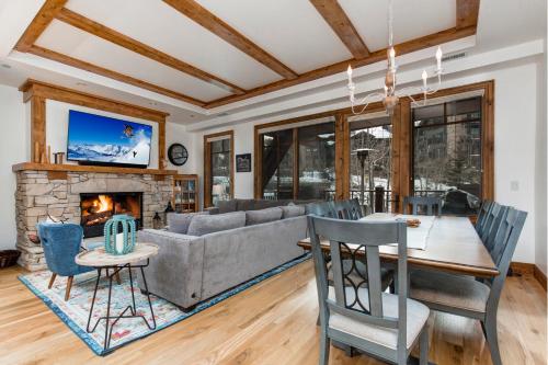 Deer Valley Ski In and Out, Luxury Condo, Amazing Views, Private Balcony Slope Side - Hot Tub!