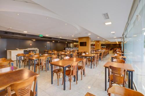 Restaurant, ibis Rio de Janeiro Nova America in Del Castilho