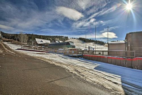 Walk to Angel Fire Ski Lift Cozy Condo in Angel Fire, USA