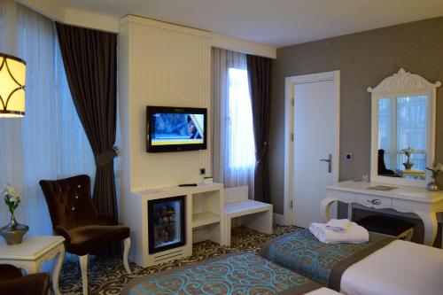 Standard Triple Room image 2