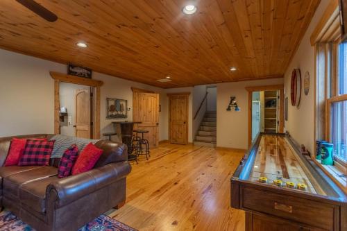 Make Yosef At Home in Seven Devils, USA