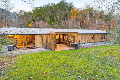 Outdoor Entertaining Space Sevierville Cabin in Sevierville, USA
