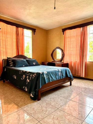 Transit Home - 10 mins from airport & Blue Bay Beach 1
