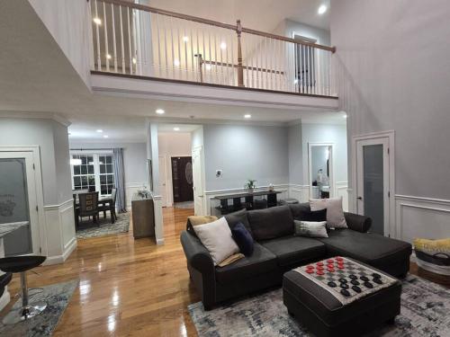 Luxurious Spacious Haven Retreat - Close2Boston in Berlin, USA