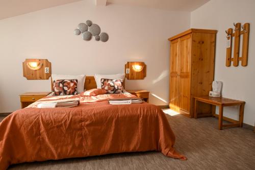 Deluxe Double Room image 8