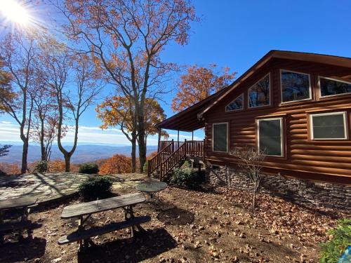 Cardinals View Lodge in Blowing Rock, USA