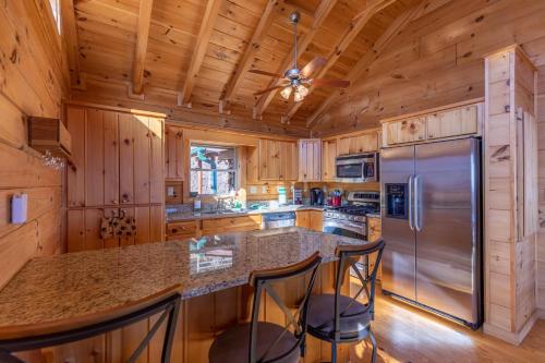 Cardinals View Lodge in Blowing Rock, USA