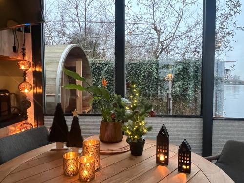 NEW - Little Asia - Stunning Boathouse on a lake Near Amsterdam with Sauna, Vinkeveen (photo 7)