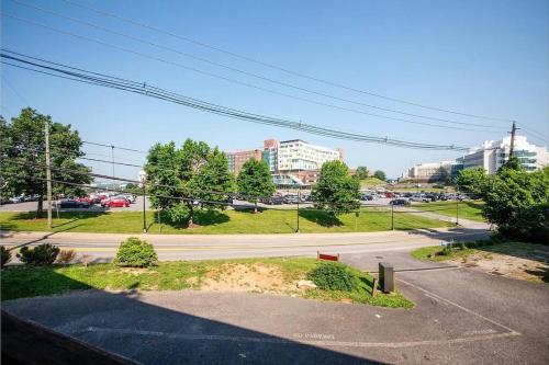 5 Min Walk to WVU Hosp Stadium in Morgantown, USA