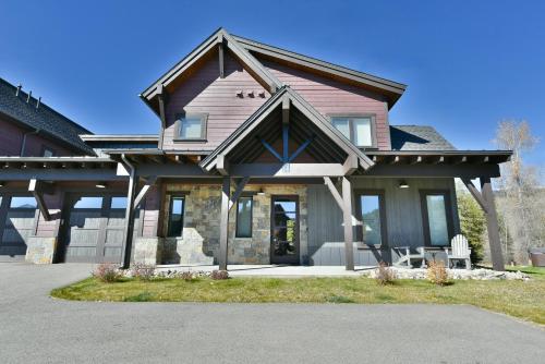 Snowcap Retreat: Luxury Mountain Living w/ Views & Private Hot Tub in Silverthorne, USA