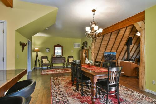 Spruce Creek Lodge: Classic A-Frame Mountain Retreat in Blue River