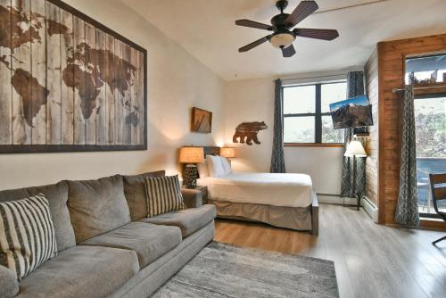 River Mountain Lodge Aspen Trail Condo: Ski In, Downtown Breck in Breckenridge, USA