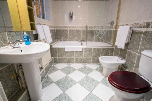 room detail thumbnail 2