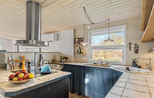 Kitchen, 3 Bedroom Cozy Home In Nibe in Gjøl