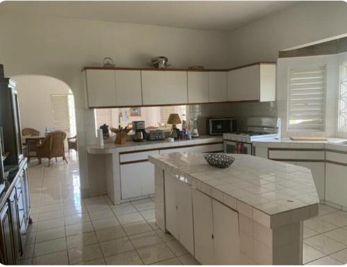 Montego Bay Guesthouse near สนามบินนานาชาติซังสเตอร์