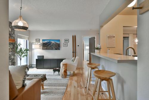 Base 9 Sasquatch Ski Lodge: Recently Updated, Close to Town in Breckenridge, USA