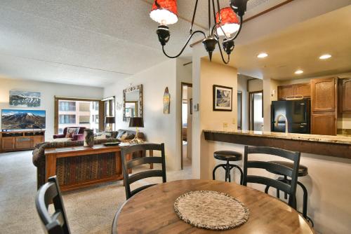 Village Antero Mountain Getaway: Ski In/Out, Resort Amenities, Peak 9 in Breckenridge, USA