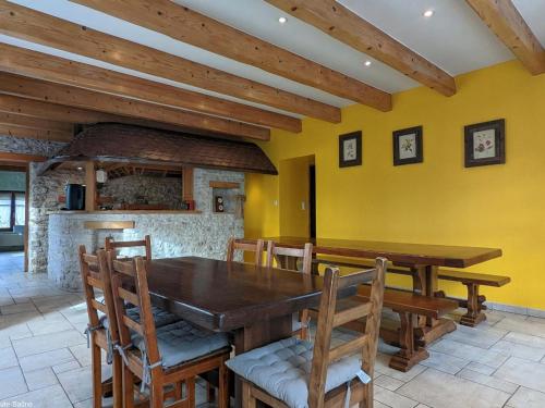 Gîte spacieux avec piscine, spa et parking près de Besançon - FR-1-583-320