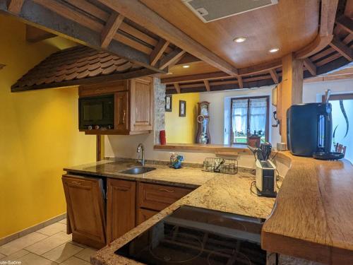 Gîte spacieux avec piscine, spa et parking près de Besançon - FR-1-583-320