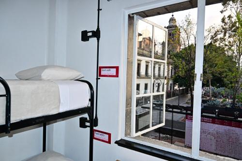 Hostel Mundo Joven Room Type - Bed in 6-Bed Mixed Dormitory Room Exterior Shared Bathroom - Zocalo View Hostel Mundo Joven Room Type - Bed in 6-Bed Mixed Dormitory Room Exterior Shared Bathroom - Zocalo View