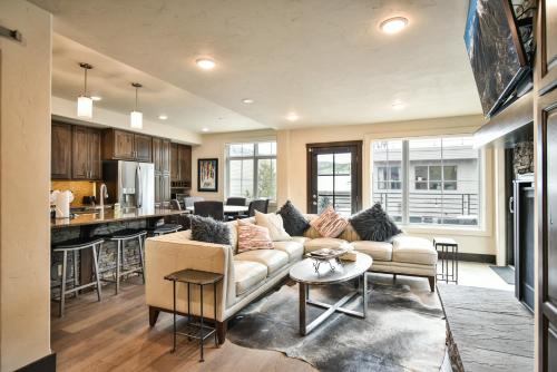 Frisco Gold Townhome: Downtown Luxury, Great Views in Frisco, USA