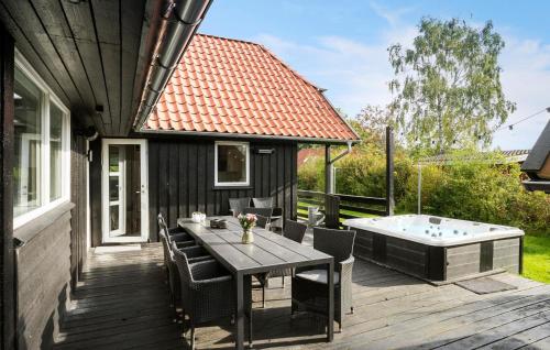  Cozy Home In Juelsminde With Sauna, Unterkunft in Sønderby