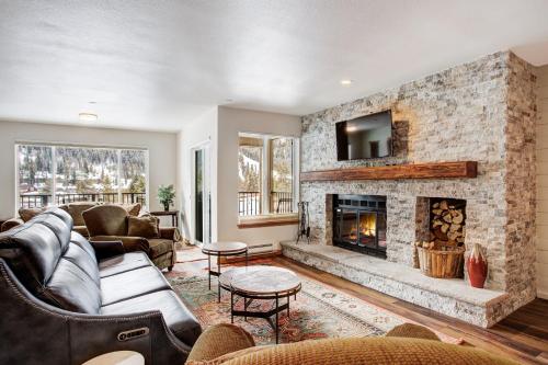 Cinnamon Ridge Après Ski Retreat: Private Hot Tub + Walk to Slopes in Keystone, USA