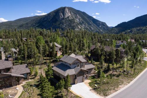 Royal Mountain Vista: Frisco Luxury Retreat in Frisco, USA