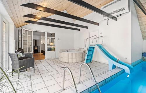 Swimming pool, Cozy Home In Ringkøbing With Sauna near Hee Kirke