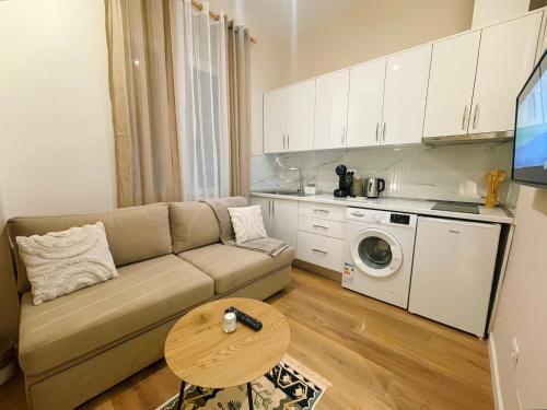 AJ Apartments - Hidden Gem in front of Taiwan Center, Tirana (photo 9)