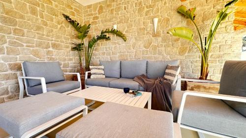Balkons/terase, Villa MM Stankovci with heated pool, sauna, jacuzzi in Stankovci