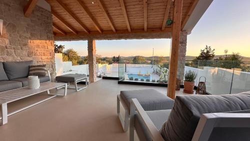Balkons/terase, Villa MM Stankovci with heated pool, sauna, jacuzzi in Stankovci