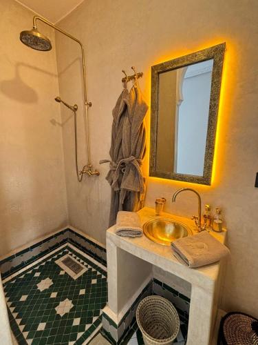 room detail thumbnail 2