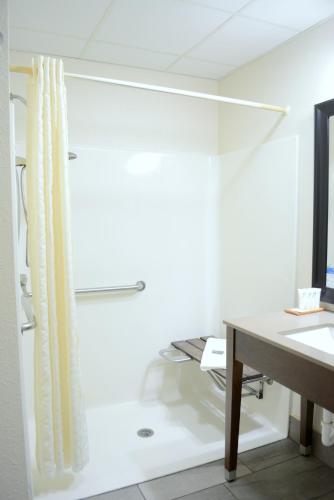 Country Inn & Suites by Radisson, Port Clinton, OH