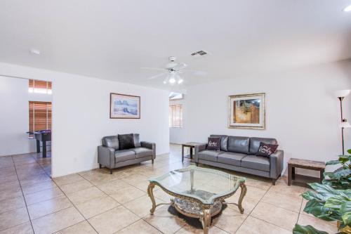 Red Rock Vacation Villa - image 2