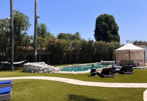 Luxury Oasis in Central Encino w Pool & Spa in Los Angeles, USA