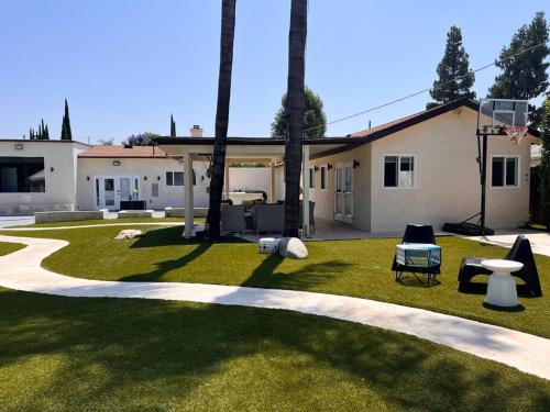 Luxury Oasis in Central Encino w Pool & Spa Topeka in Tarzana